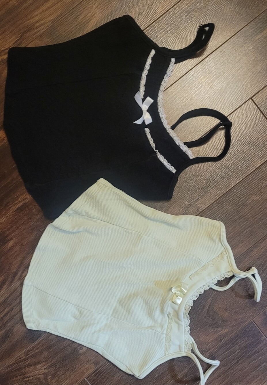 💲3/25💲2 Laced-Trim Camisole Tank Tops with Bow
